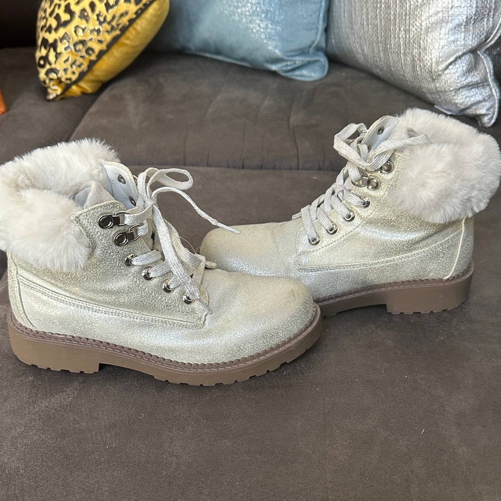 Spirit Silver Fur-Lined Winter Boots